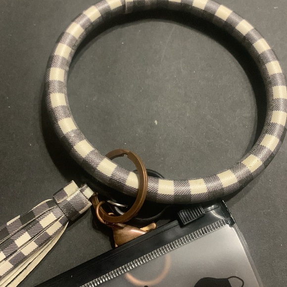 Black & White check keychain and mask holder - Picture 3 of 3